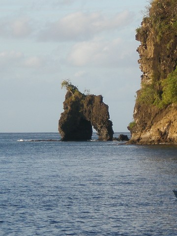 Le rocher de Wallilabou saint vincent les Grenadines